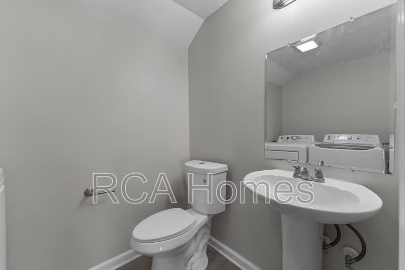 2910 North Kenwood Avenue – photo 3