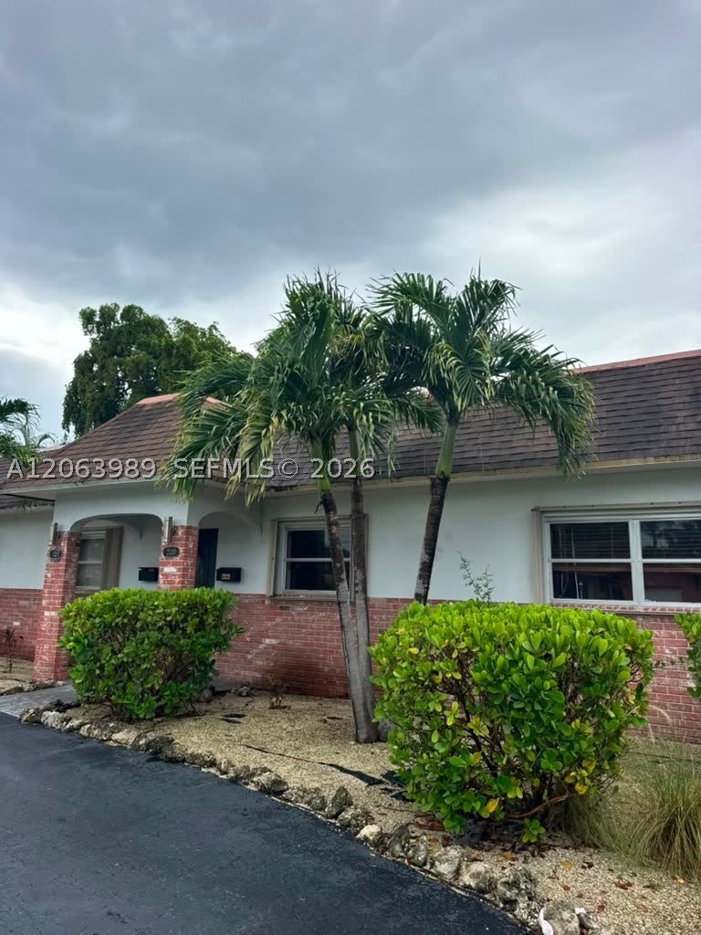 2020 NE 33rd St – photo 1