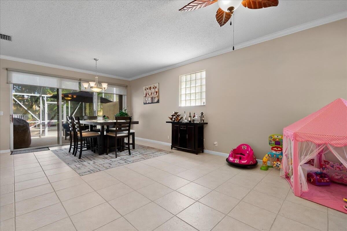 114 Lancaster Way – photo 4