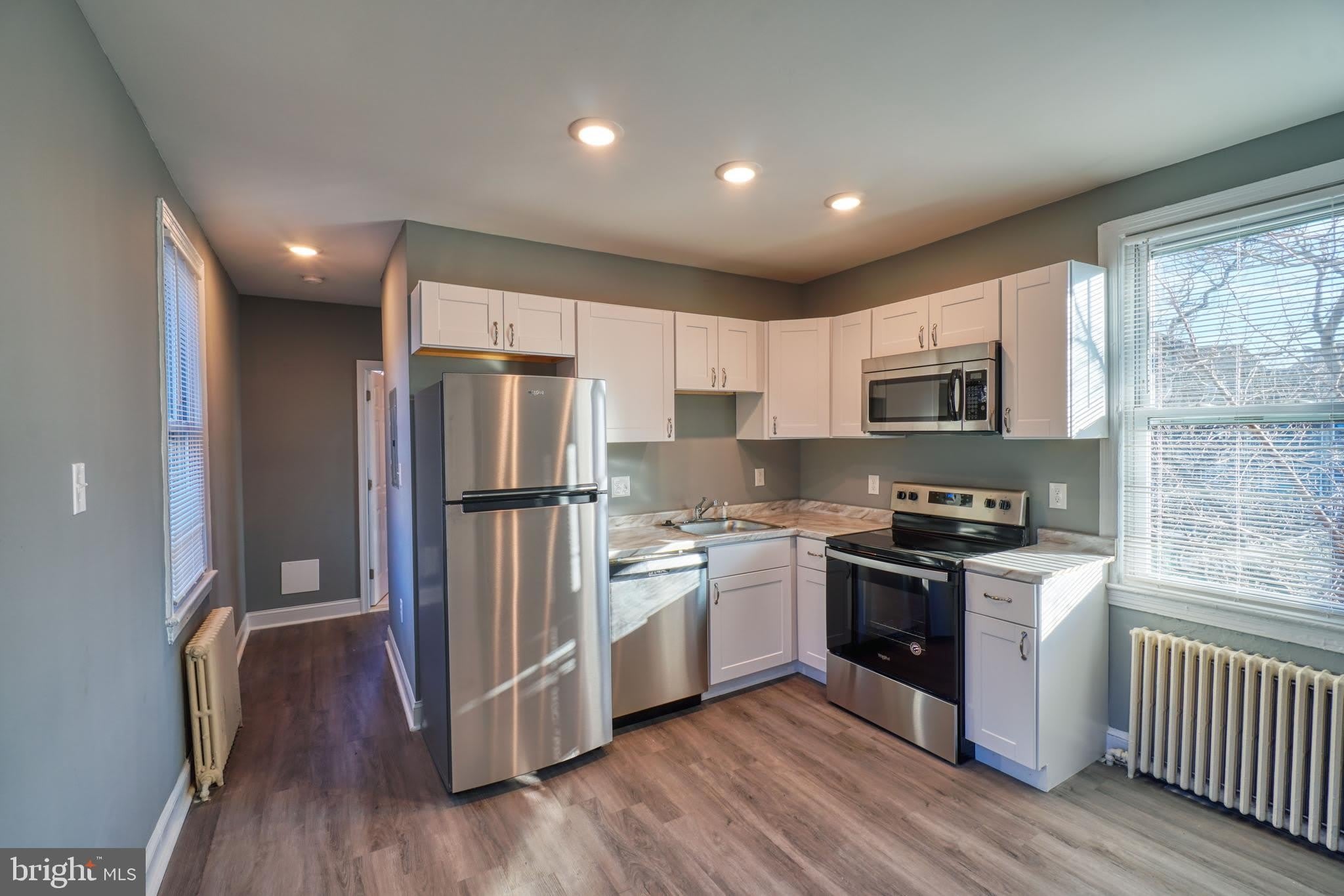 400 DOUGLAS Street NE – photo 4
