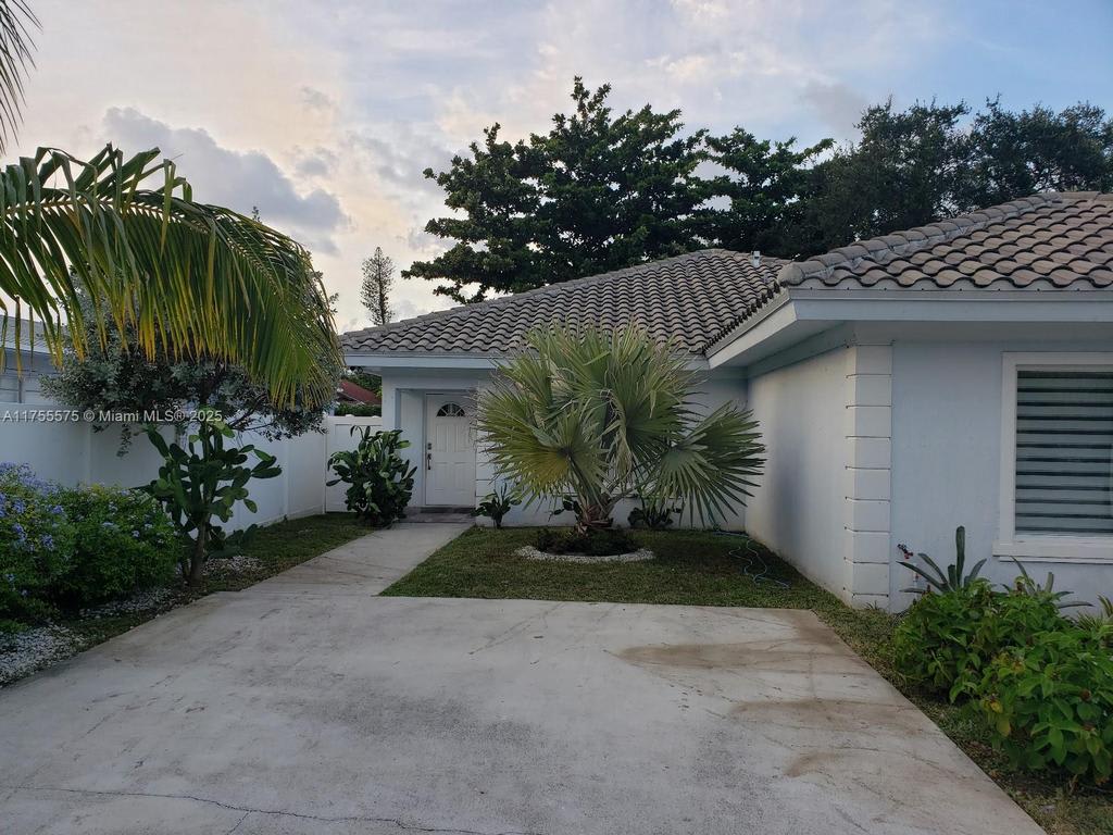 325 Northwest 52nd Street – photo 1