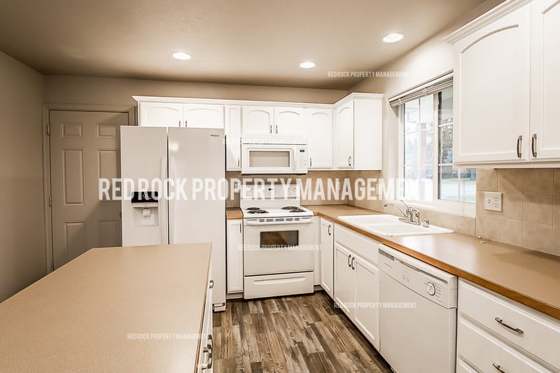 1603 Drummond Street – photo 3