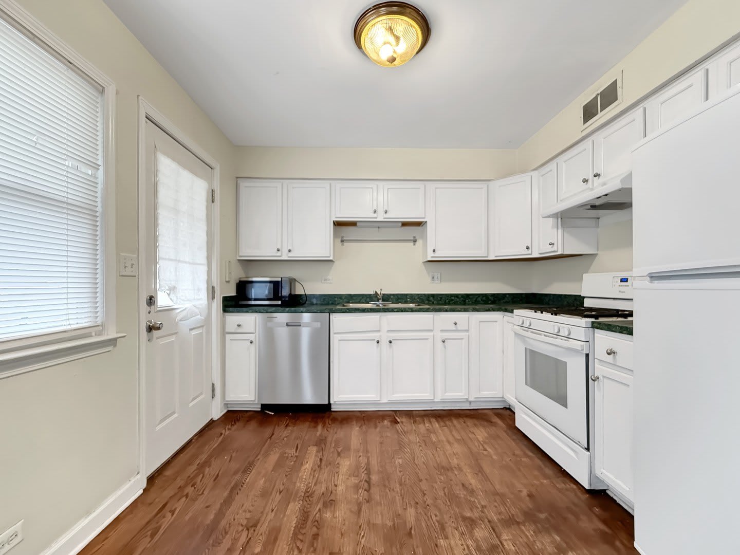 830 N Loomis Street – photo 4
