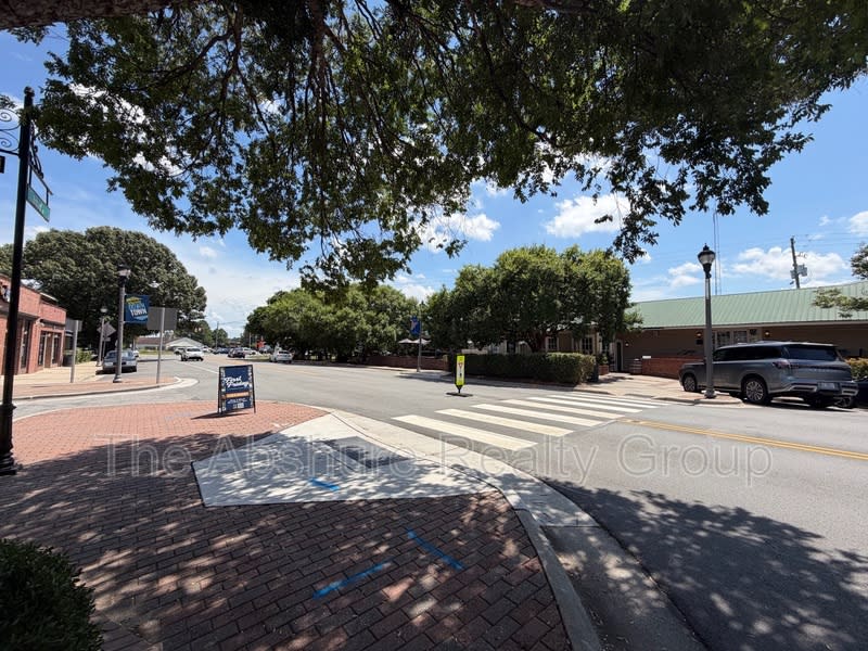 523 East Broad Street – photo 2