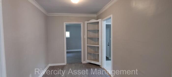 2386 Larose Avenue – photo 5