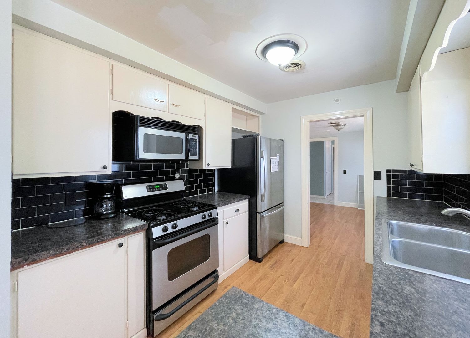 Spacious 3-Bedroom, 2-Bathroom Home – photo 4