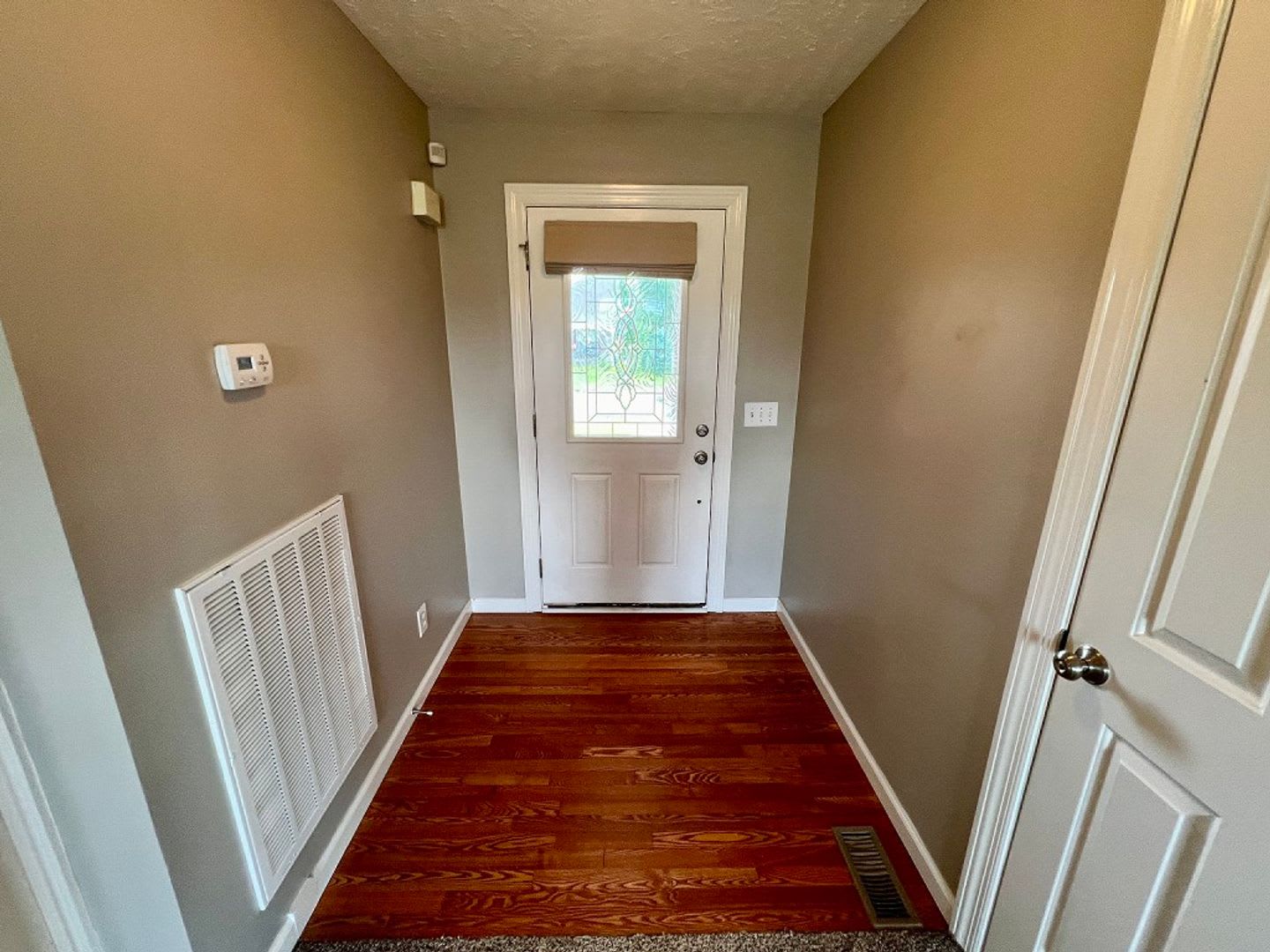 3 BR 2.5 Home+ Lrg Bonus, *Fenced Backyard* Blackman Area – photo 3