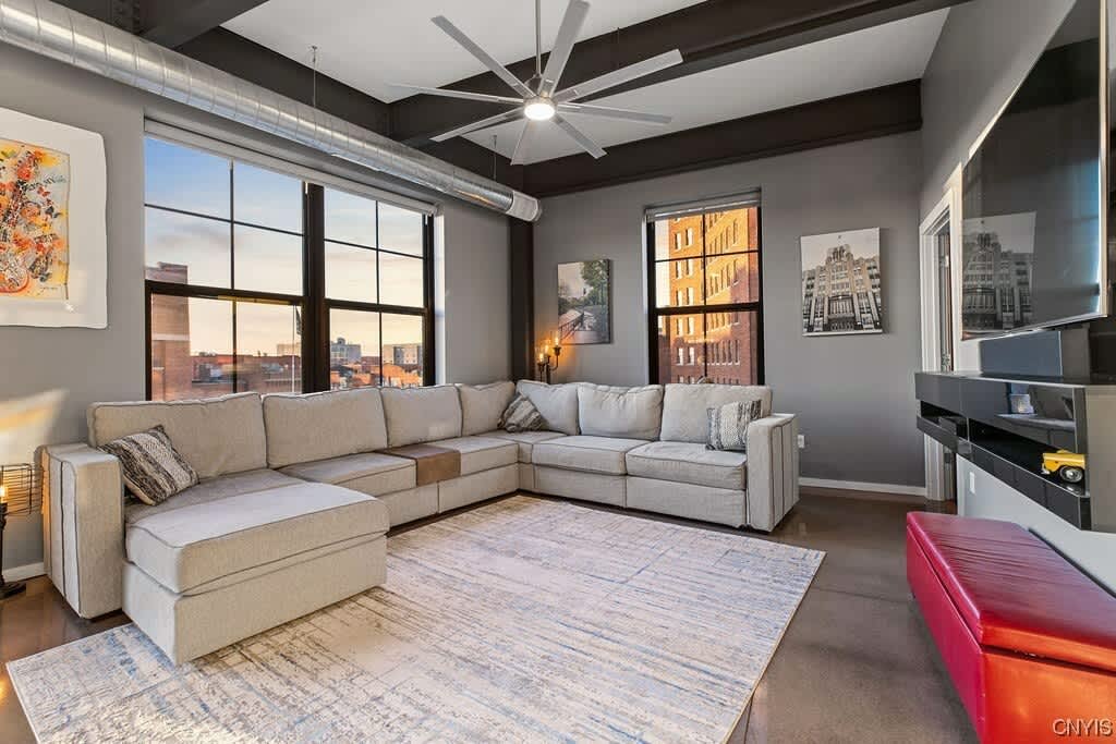 211 West Jefferson Street – photo 1