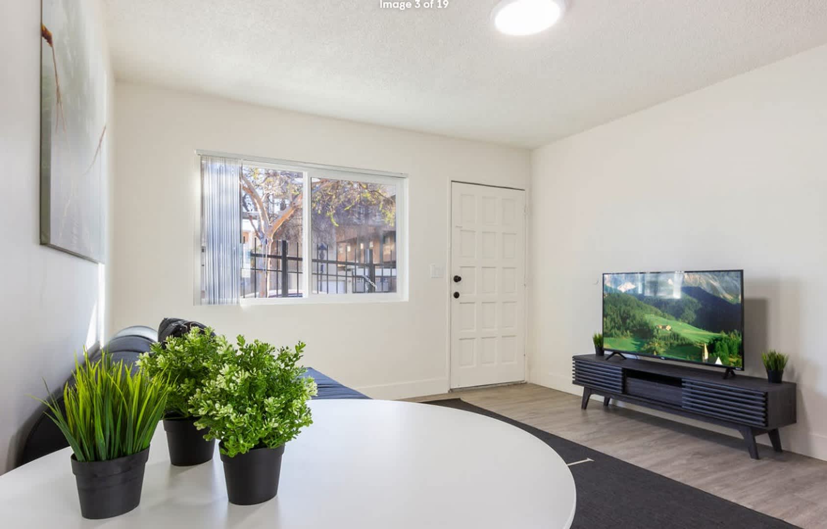 Downtown Modern Smart Home – photo 5