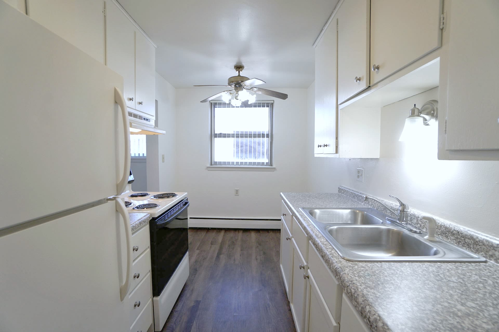 English Conway Place – photo 1