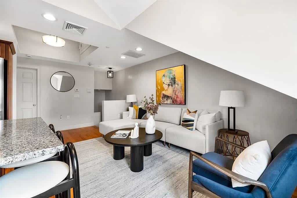 110 Chelsea St Apt 3 – photo 5