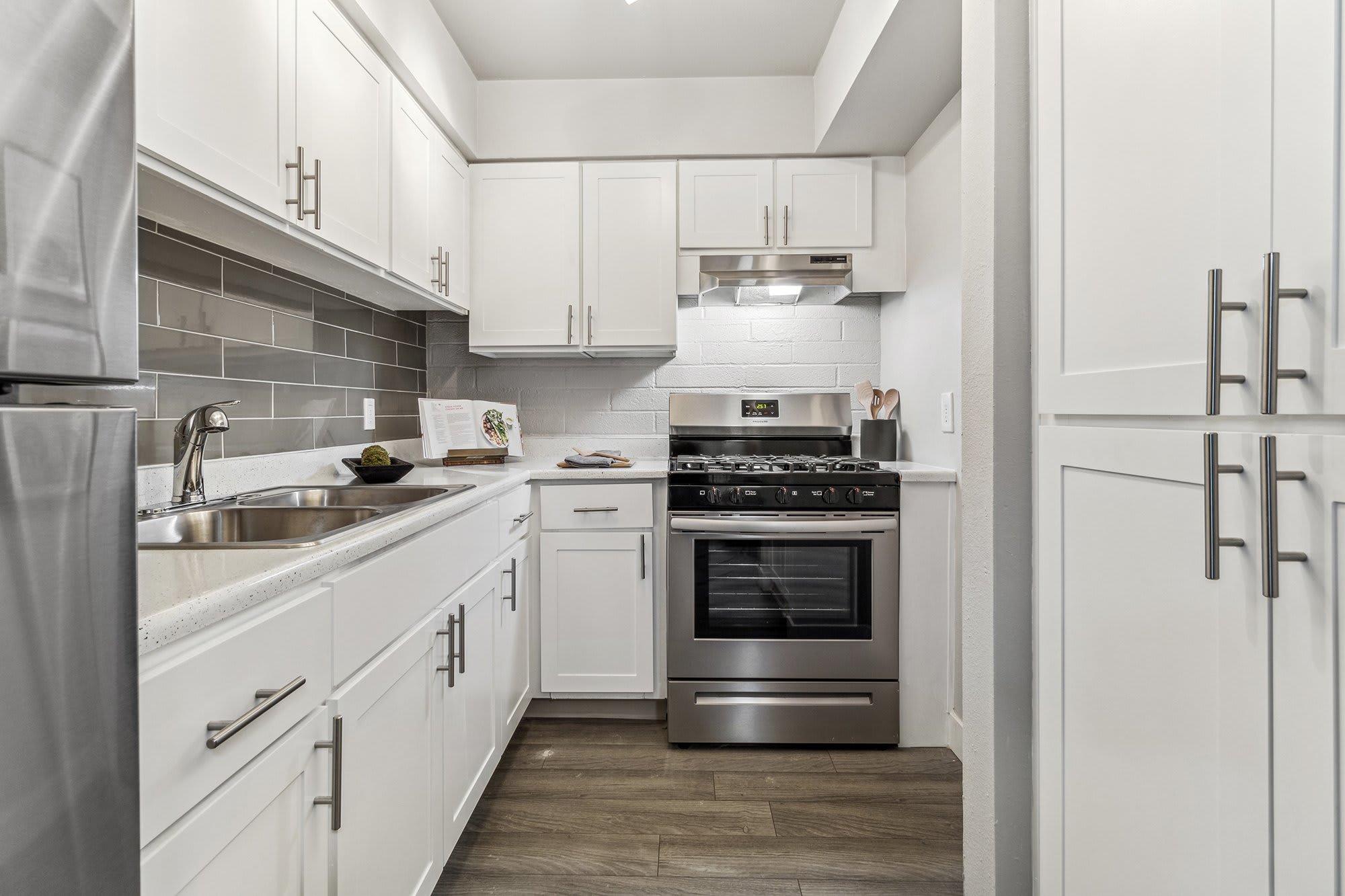 1720 South Sahuara Avenue – photo 2