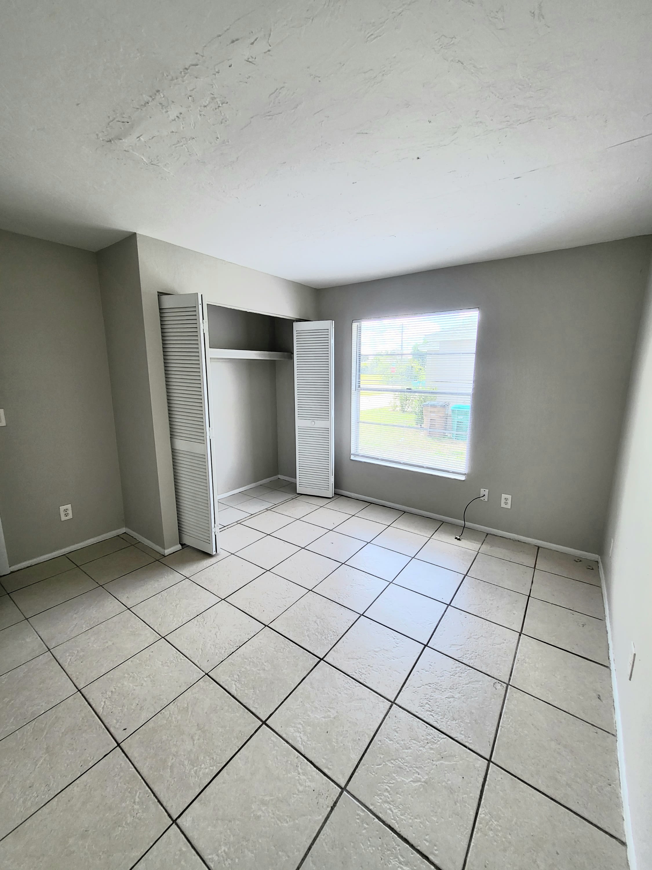 406 Northeast 24Th Place – photo 3