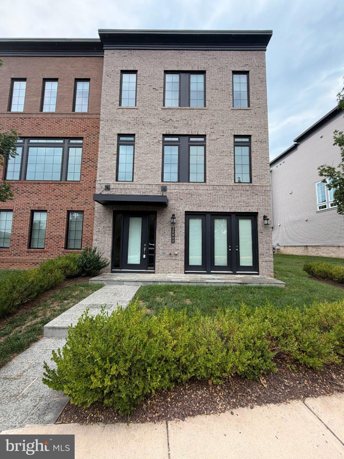 22992 BROOKSBANK Square – photo 1