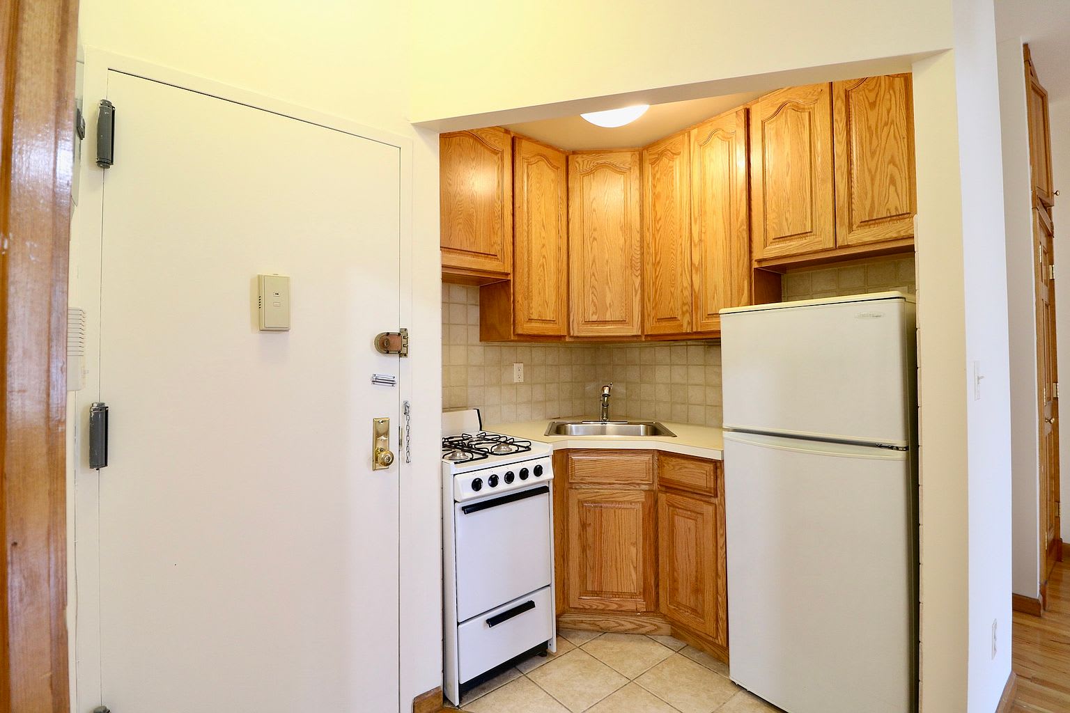 338 W 77th St Apt 5B – photo 4