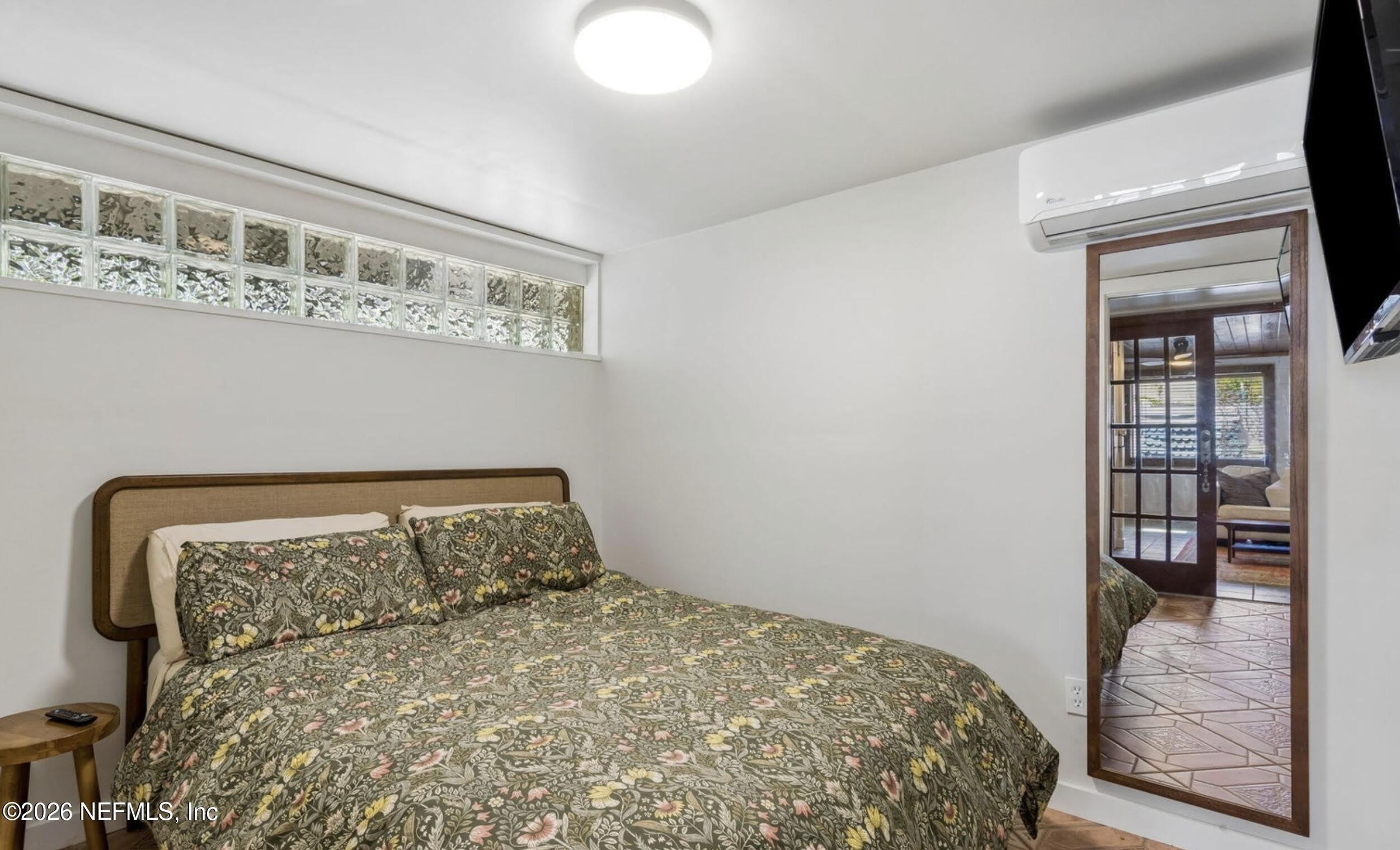 1343 RENSSELAER Avenue – photo 4