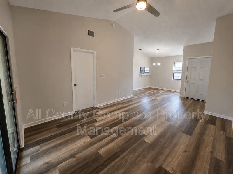 8322 Derbyshire Pl – photo 4