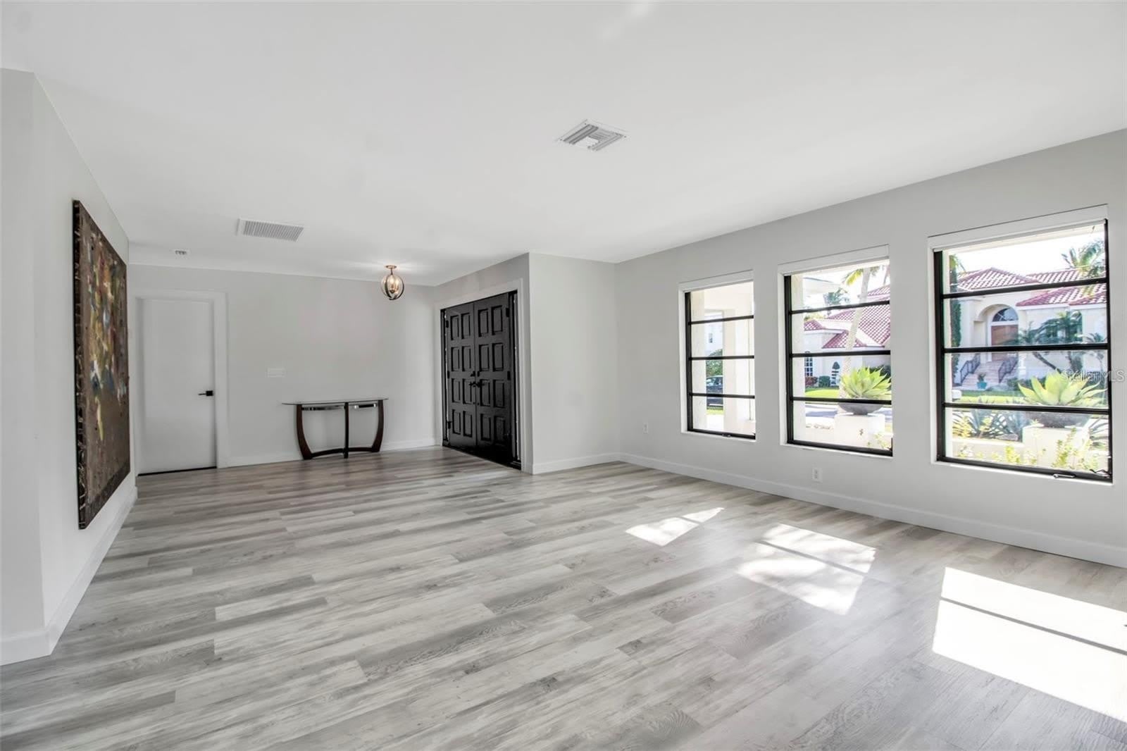 1649 Stanford Lane – photo 5