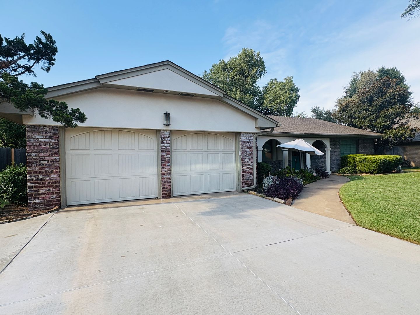 3 Bed / 2 Bath Home with Pool in OKC – Available Now – photo 2
