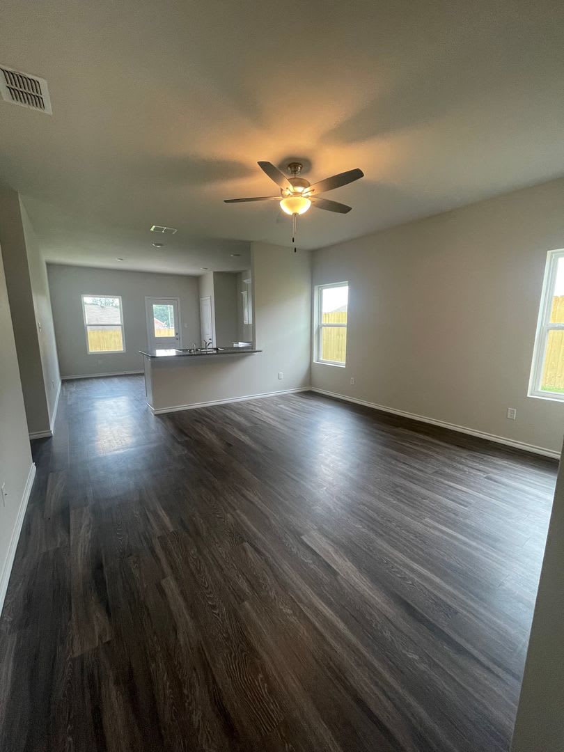 Elegant 4-bed/2-bath! – photo 4