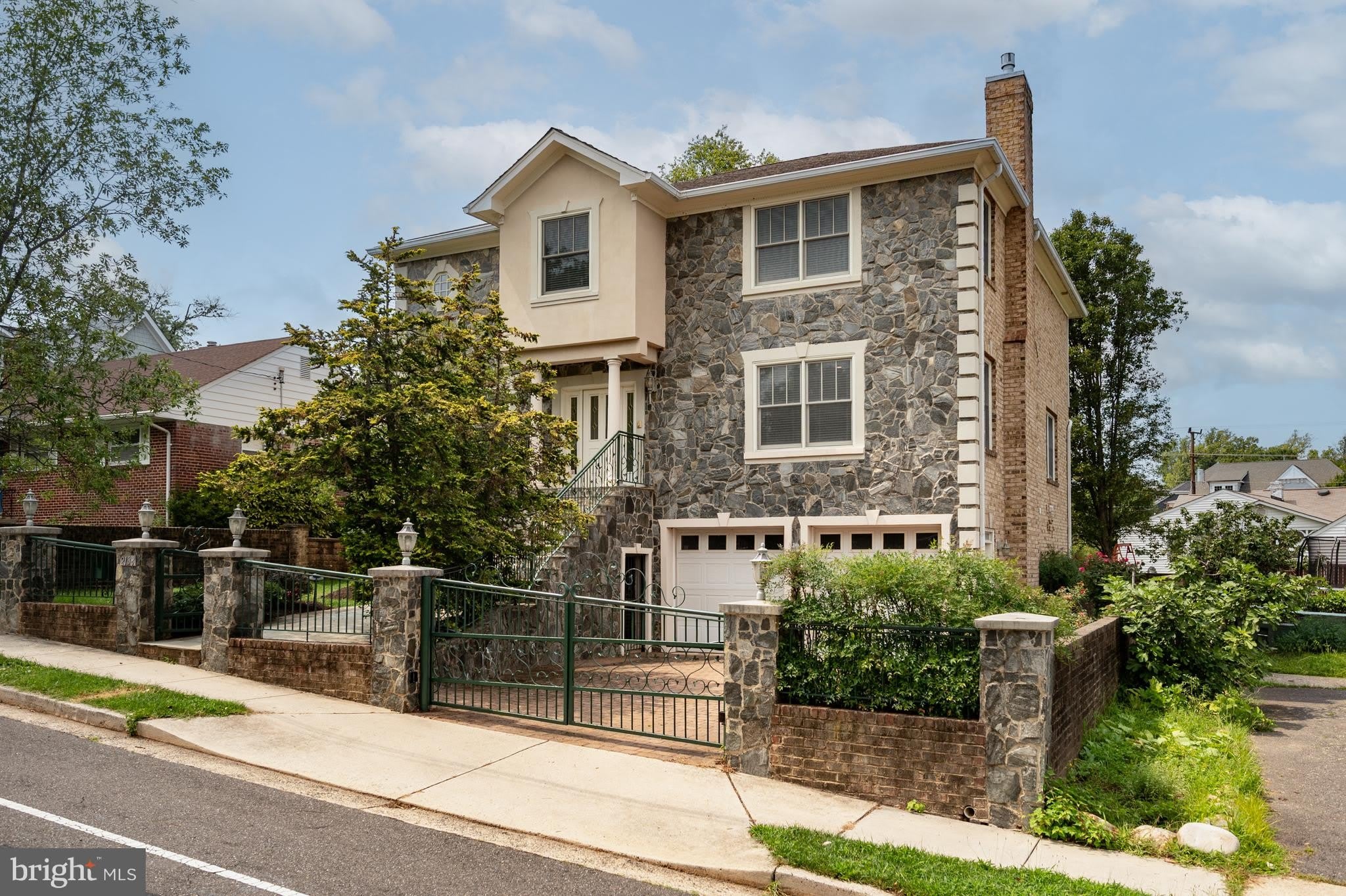 2138 PATRICK HENRY Drive – photo 4