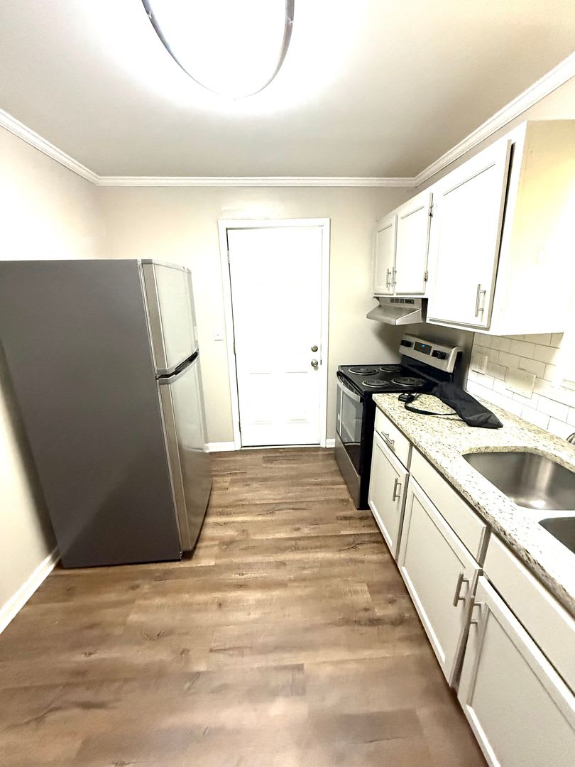 3 Bed 1 Bath Located In Forrest Hills To Schedule A Viewing Off The First Full Month S Rent With A 13 Month Lease – photo 4