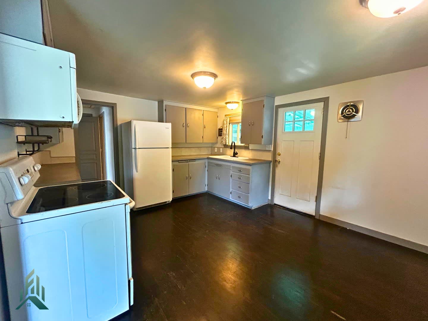 Pet-Friendly 2BR Home with Fenced Yard in Lyons – photo 3