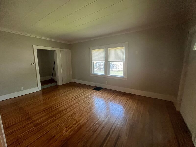 1066 Bay St – photo 4