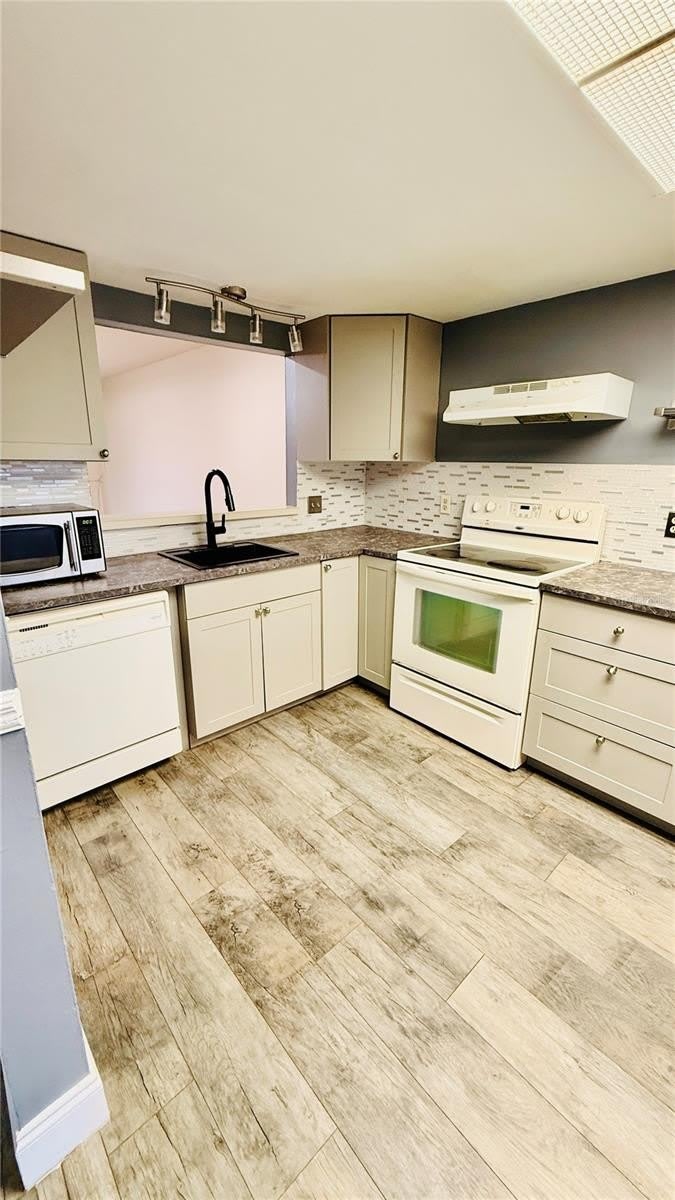 6310 NEWTOWN Circle – photo 3