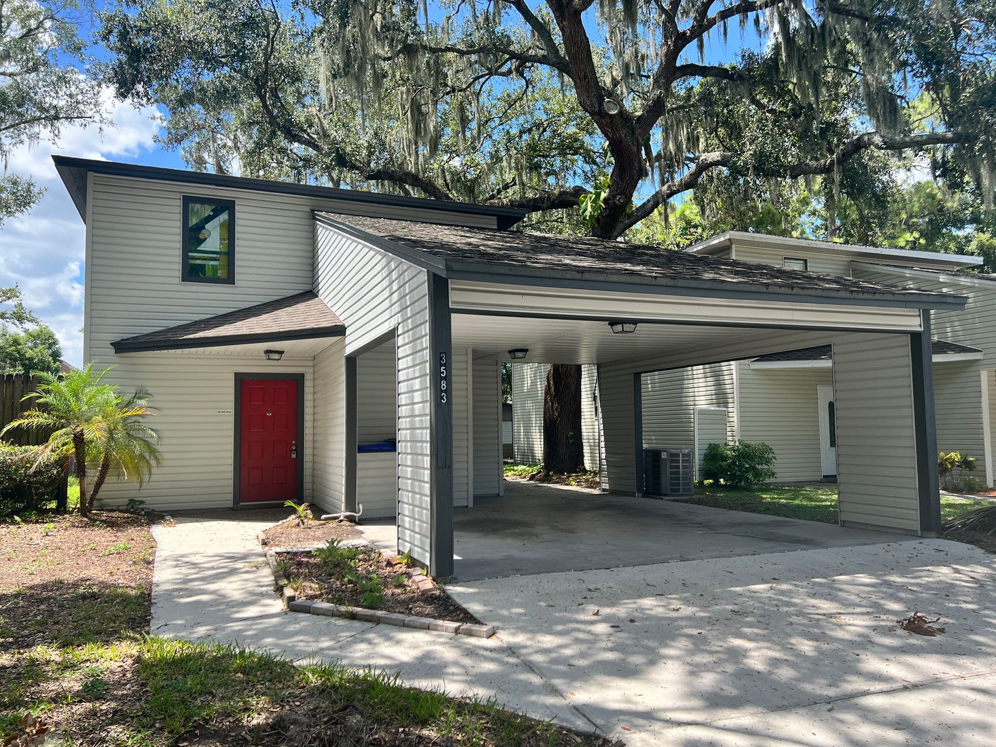 3-Bedroom Townhome in Central Lakeland – photo 1