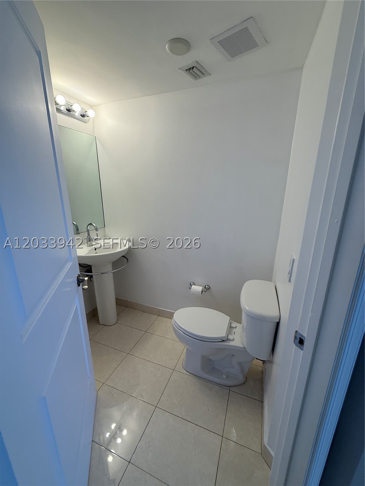 480 NE 30th St – photo 4
