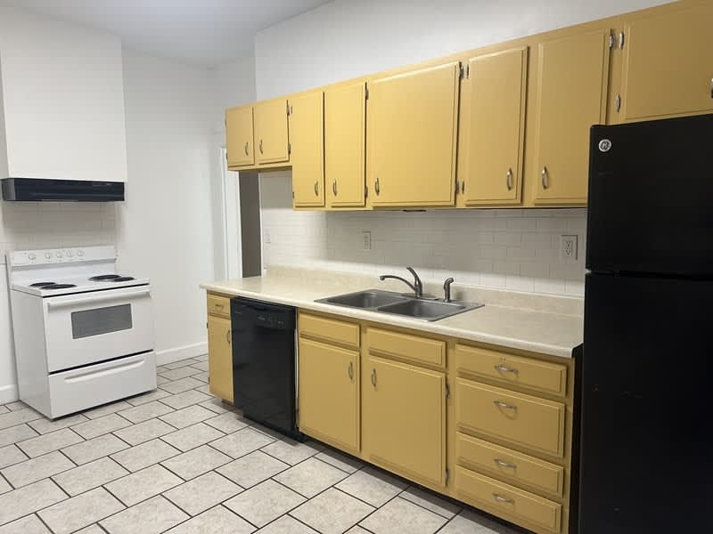902 State St Apt B – photo 5