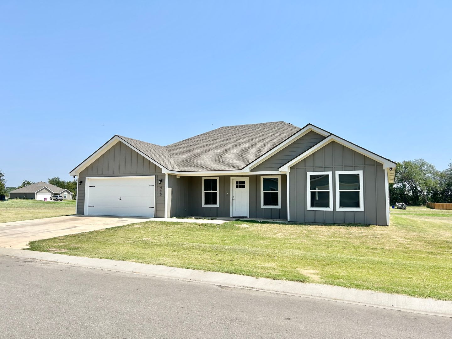 Adorable Home In Quiet Neighborhood – photo 1