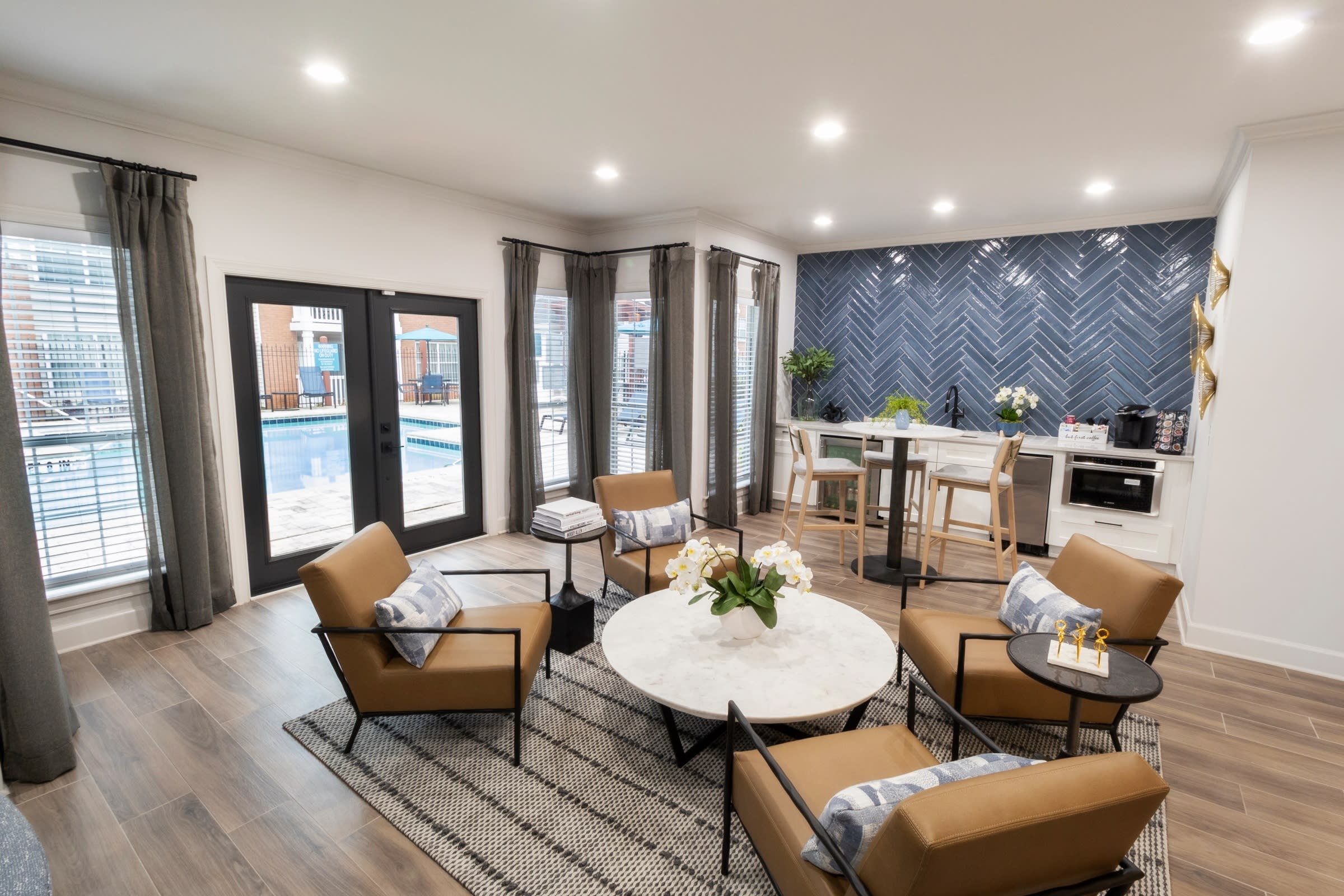 Avery Glen Luxury Apartments – photo 2