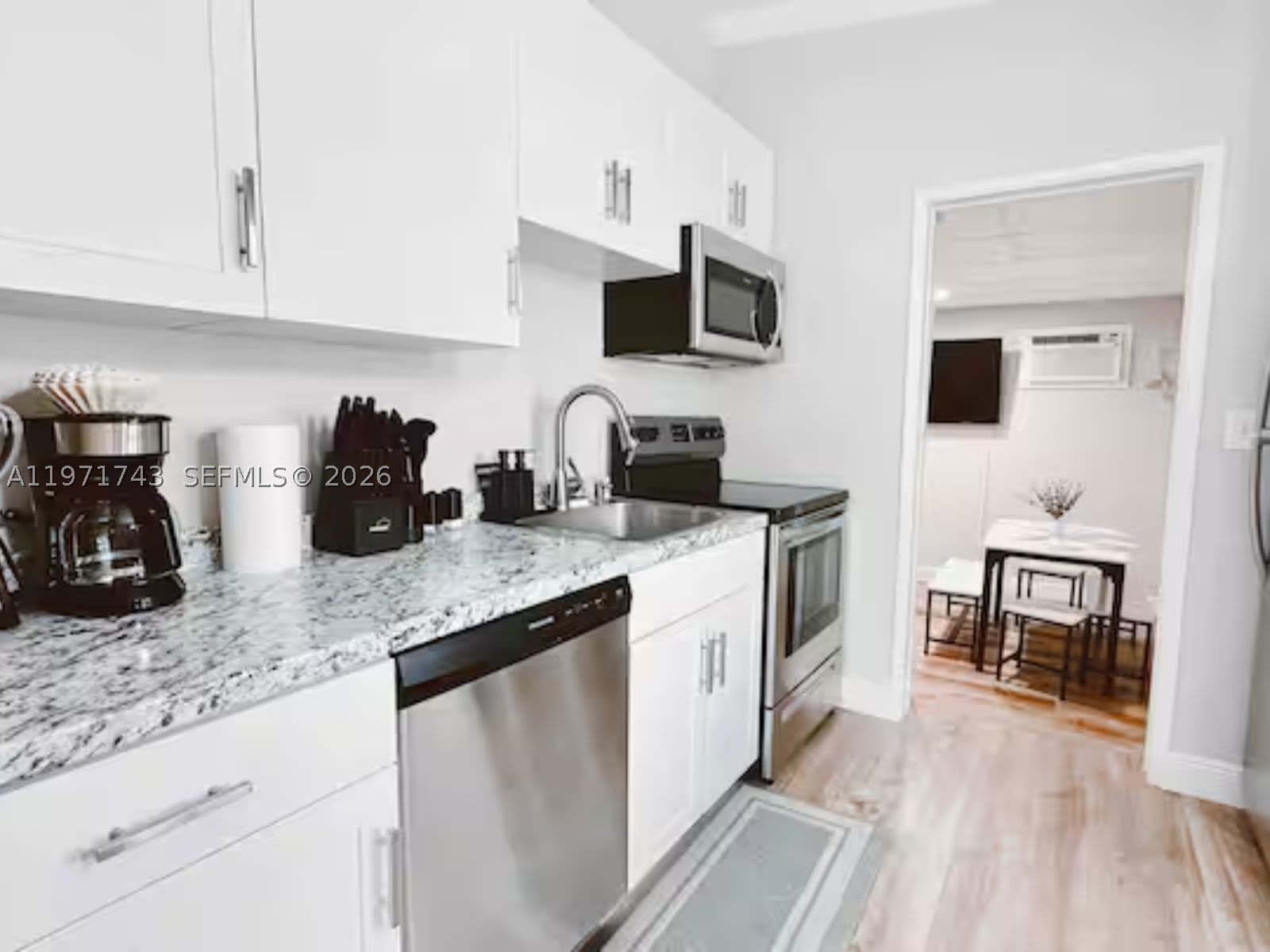 308 NE 8th Ct – photo 3
