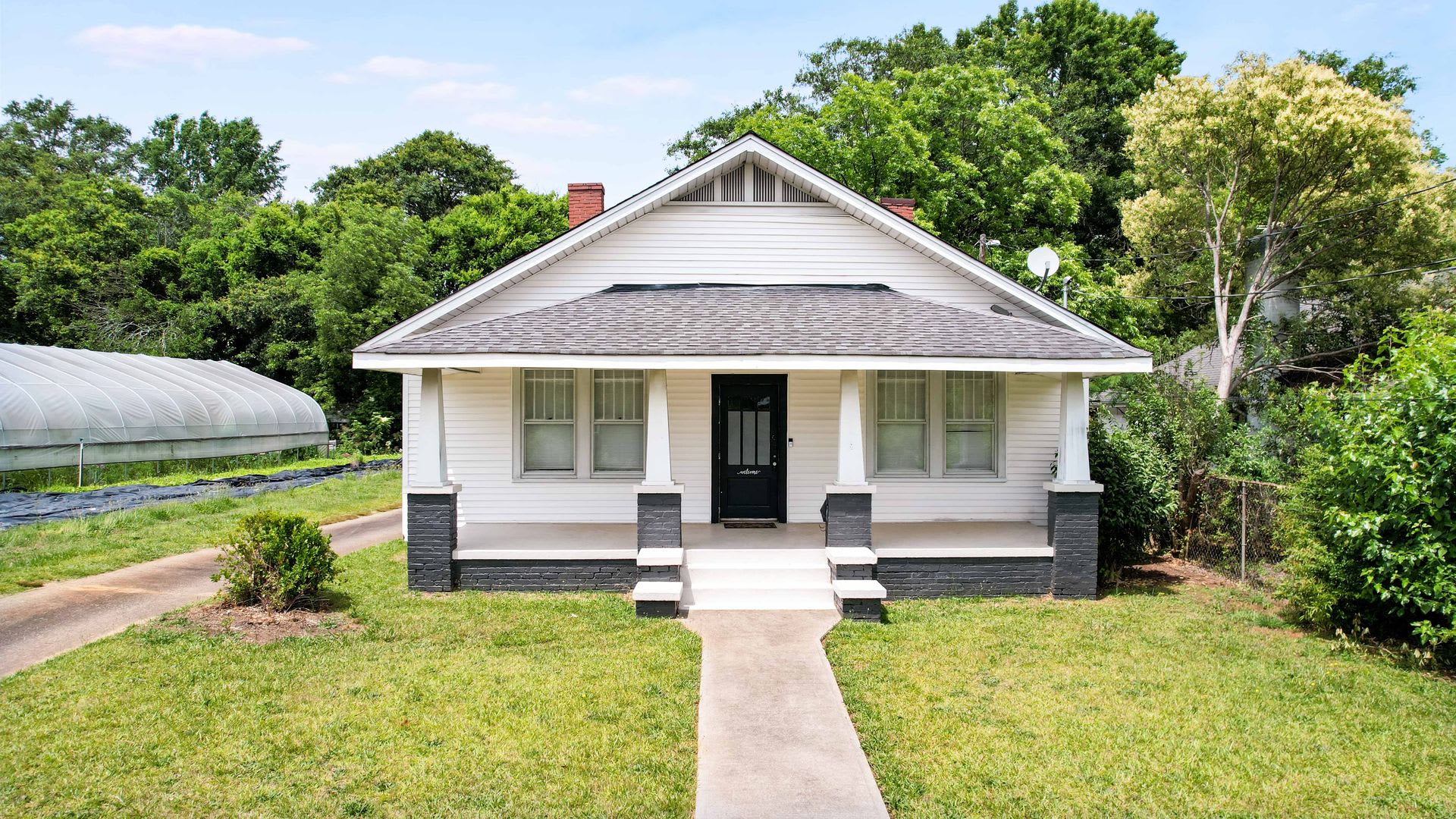 Updated West End Cottage – photo 3
