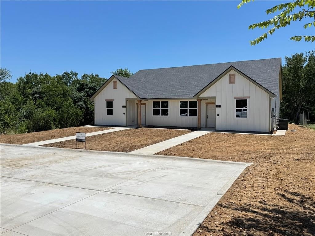 142 E Martin Luther King Drive – photo 2