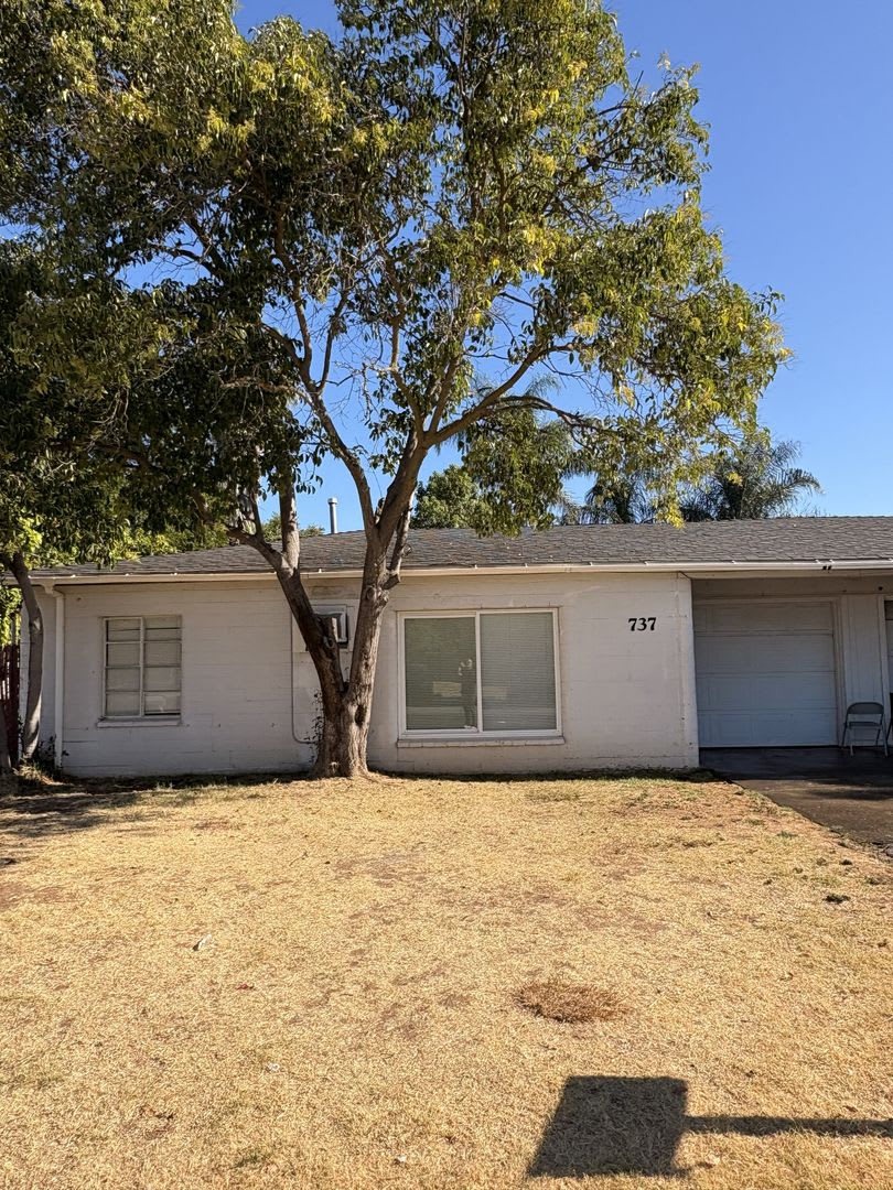 Nice Duplex With Private Yard – photo 1