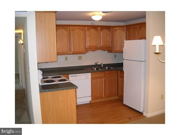 203-102 GALE Street – photo 2