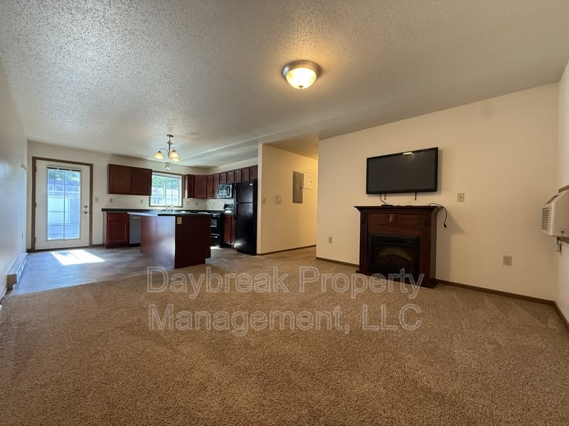 317 16th Street South – photo 2
