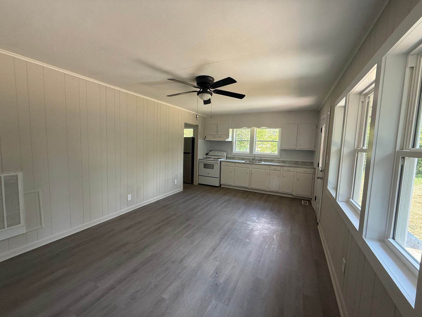 Newly Updated 3 Bedroom Home with Bonus Room in Rossville! – photo 4