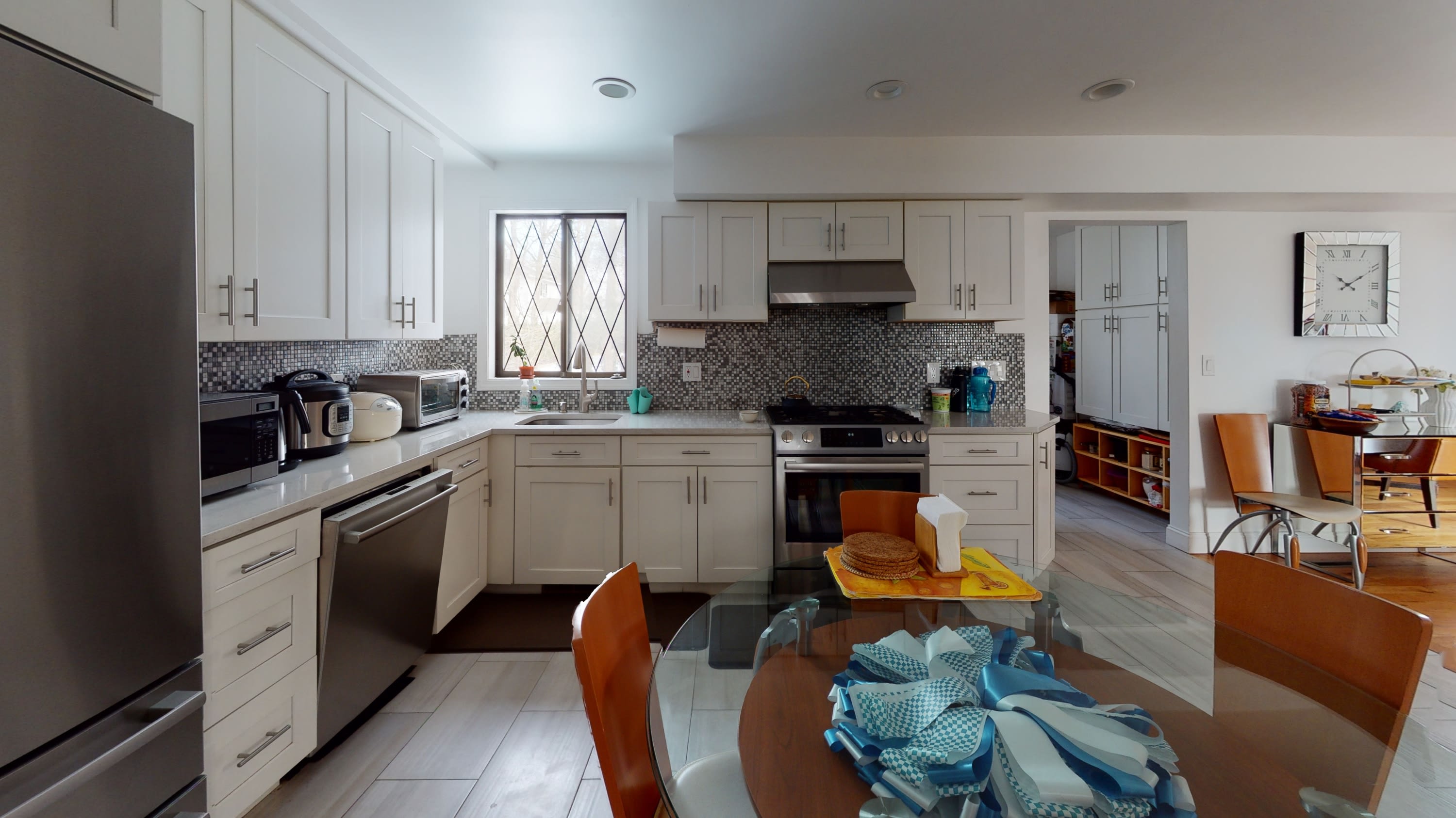 22-24 Broadlawn Park – photo 1
