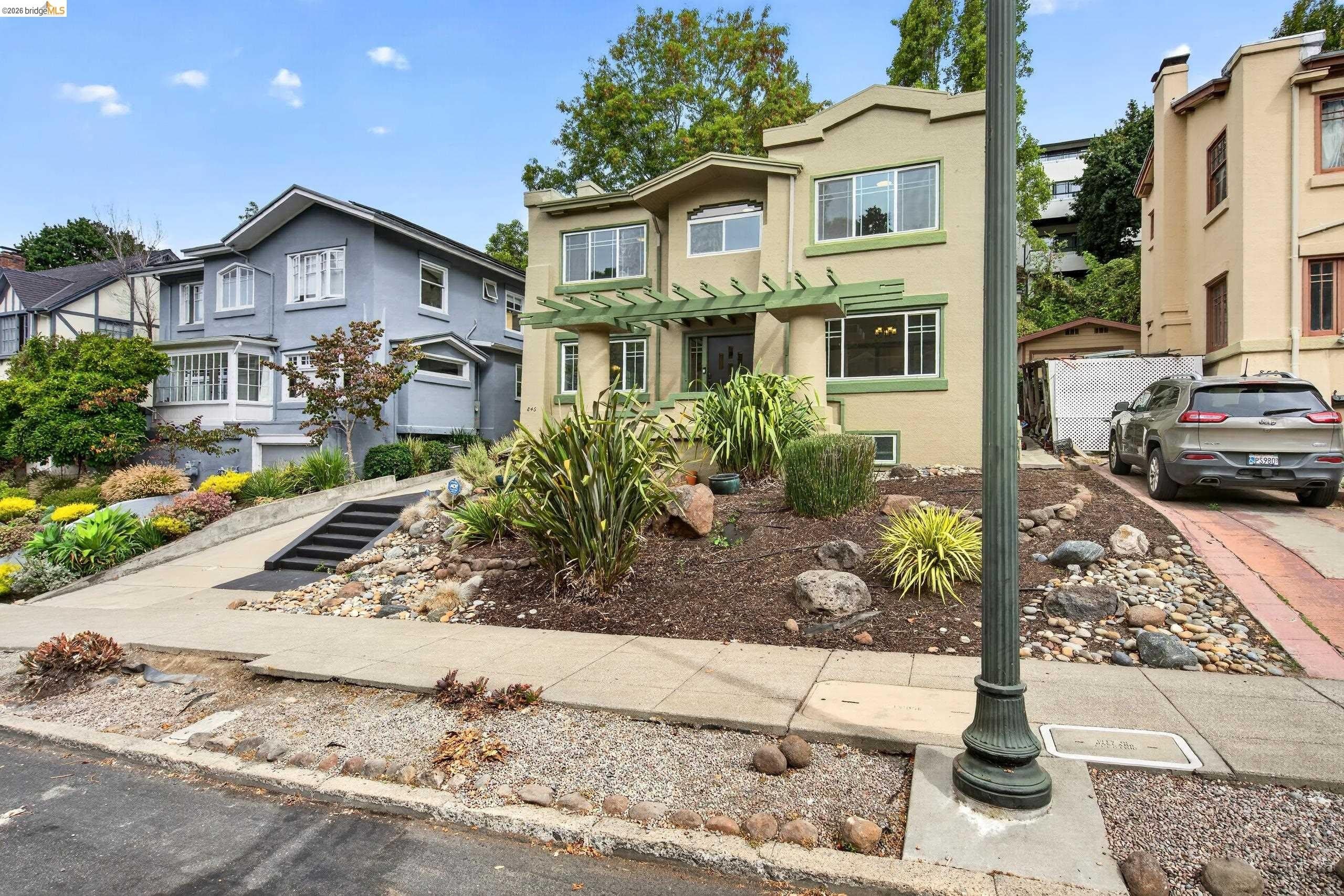 846 Mandana Blvd – photo 2