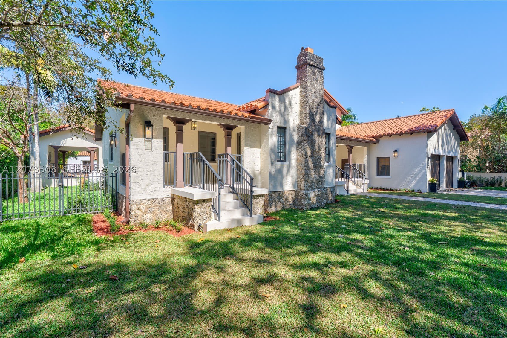 519 Alhambra Cir – photo 2