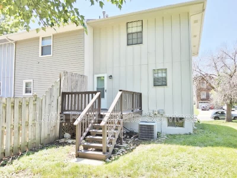 410 NW 3rd St – photo 2
