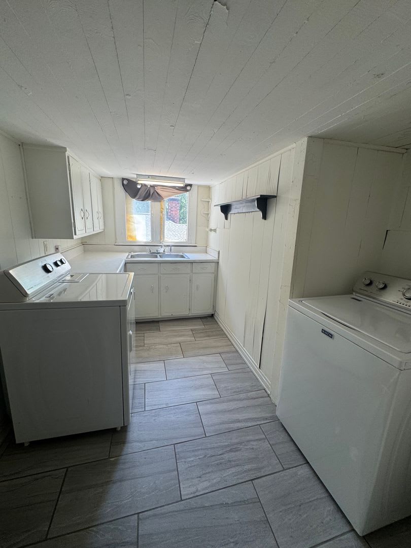 1015 Queen City Avenue – photo 3