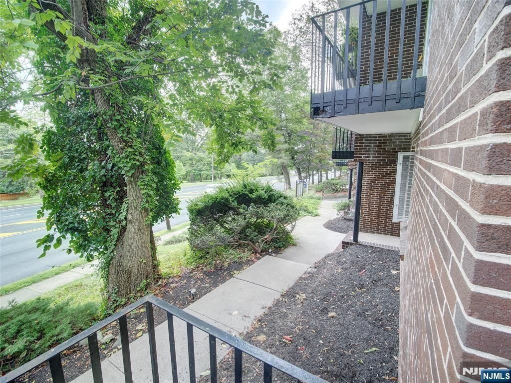 850 Bloomfield Avenue – photo 4
