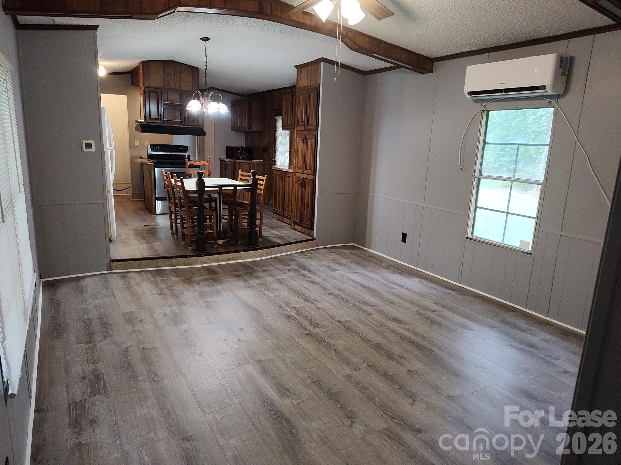 1024 Lindsay Drive – photo 4