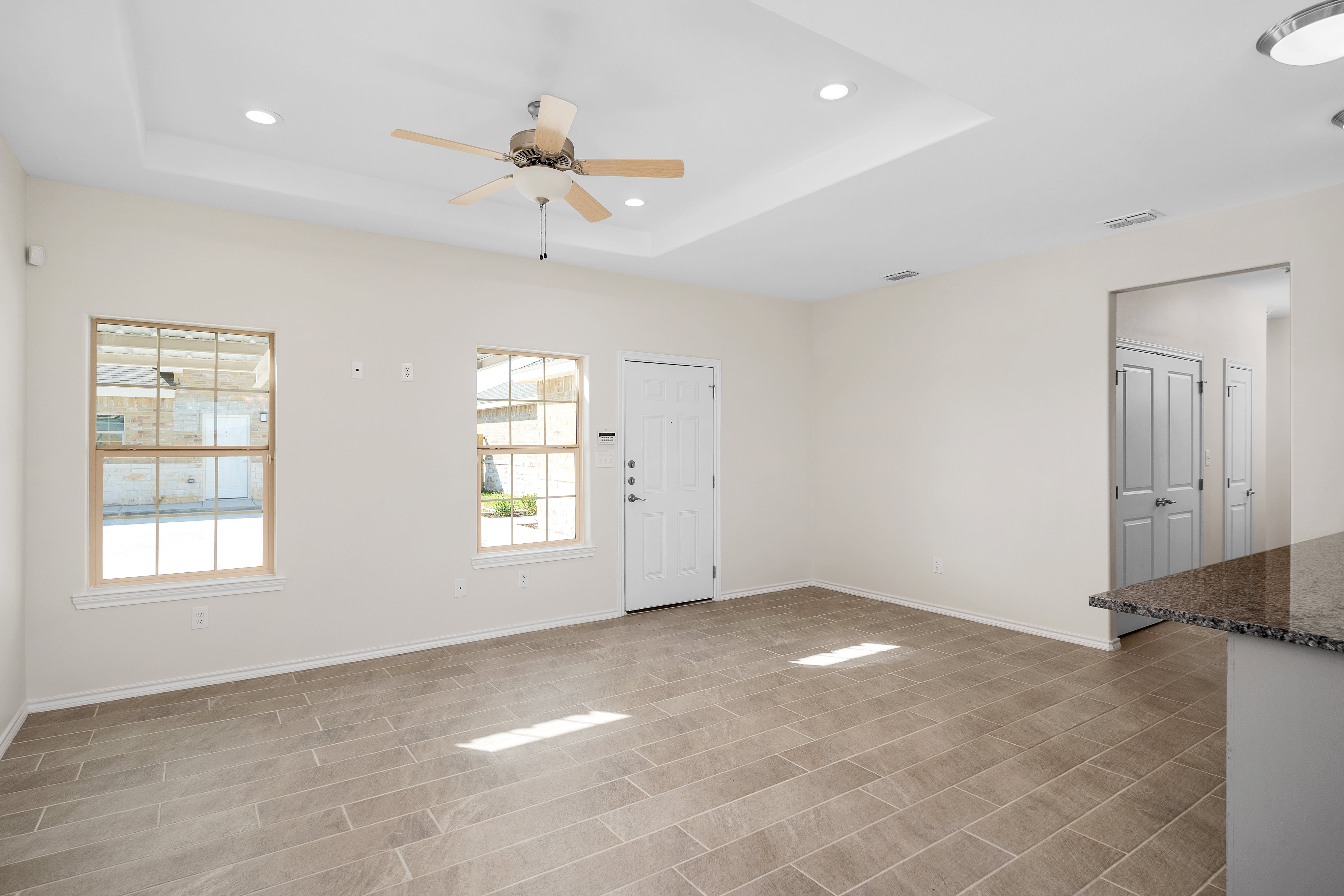 5913 Nightingale Ave – photo 2
