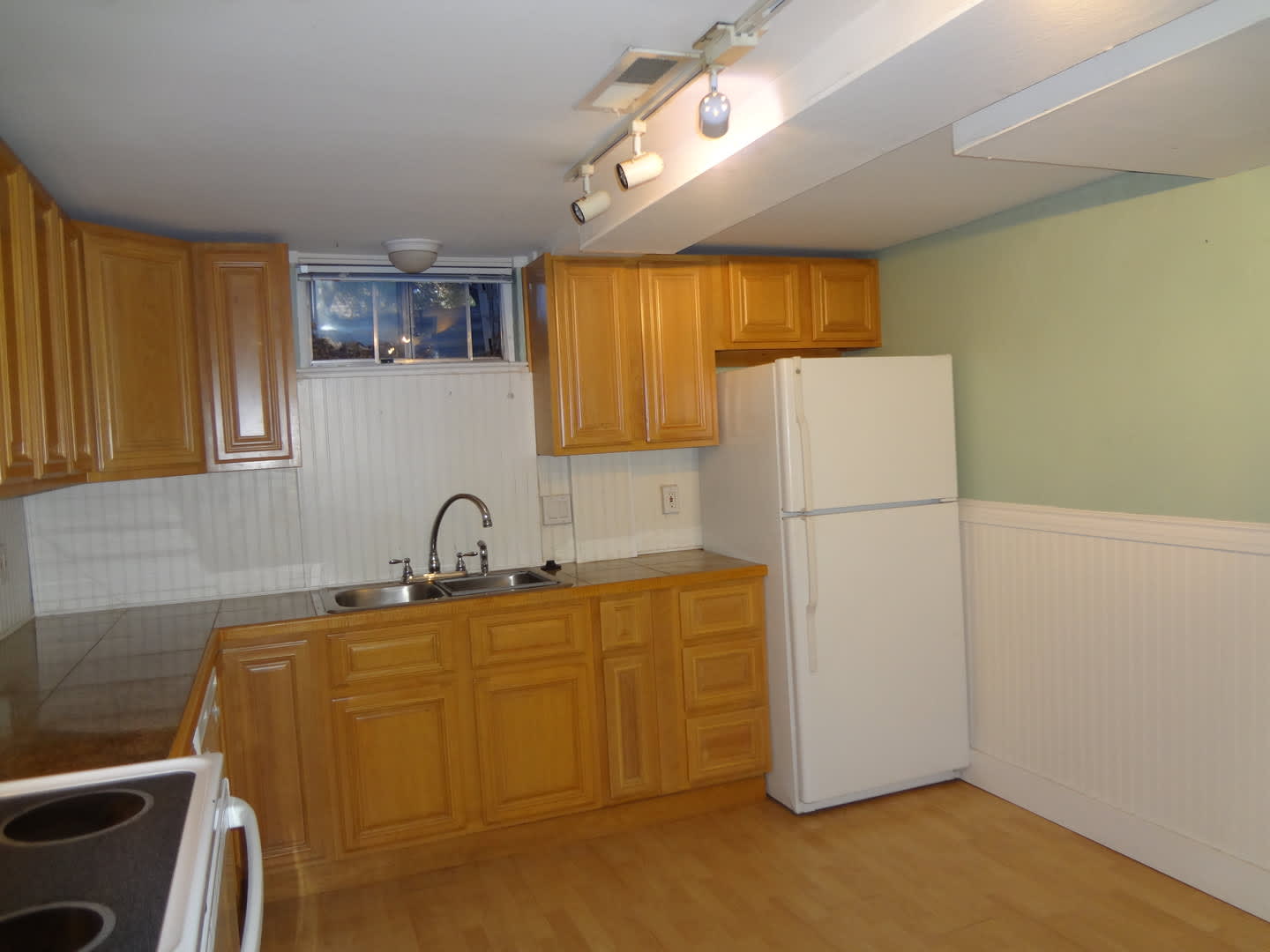 Garden Level 2 Bedroom Apartment right near D.U. – photo 3